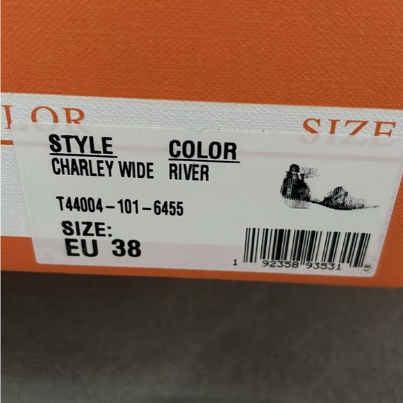 Sandals - Picture 3 of 4